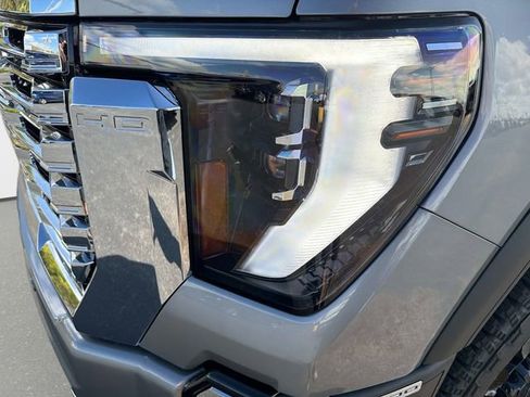 New 2026 GMC Sierra 2500 Denali w/ Denali Reserve Package AWD/4WD image 9