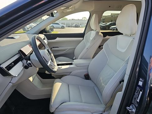 Used 2025 Volvo EX90 Plus AWD/4WD image 3