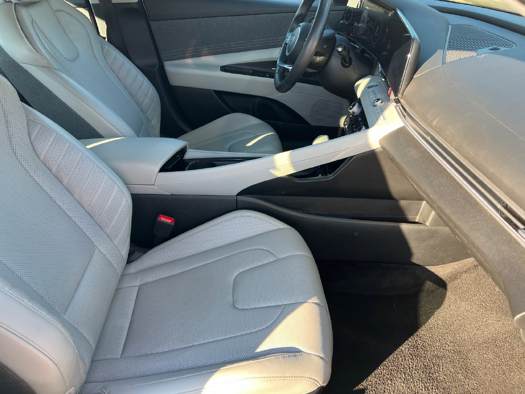 Used 2024 Hyundai Elantra Limited FWD image 7