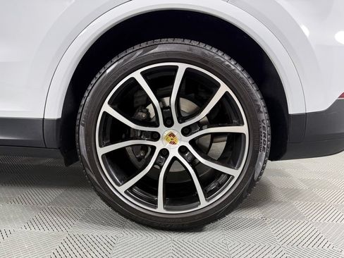 Used 2022 Porsche Cayenne AWD/4WD image 12