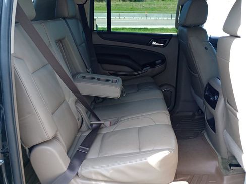 Used 2019 Chevrolet Suburban LT RWD image 21