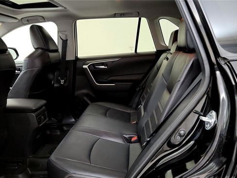 Used 2021 Toyota RAV4 XLE Premium AWD/4WD image 21