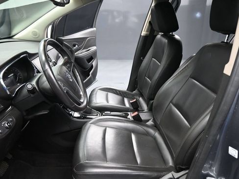Used 2019 Buick Encore Essence FWD image 10