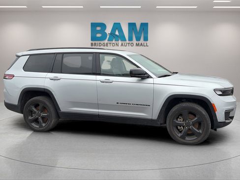 Used 2023 Jeep Grand Cherokee L Limited w/ Black Appearance Package image 4