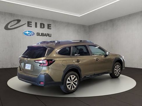 Used 2024 Subaru Outback Premium AWD/4WD image 12