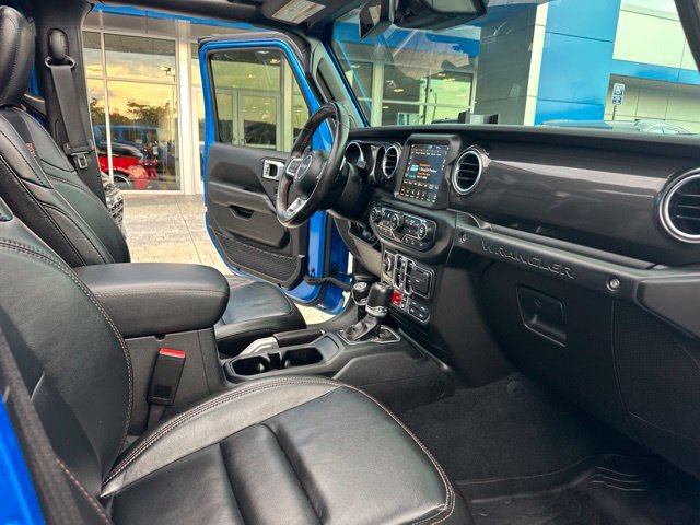 Used 2022 Jeep Wrangler Unlimited Rubicon w/ Trailer Tow Package AWD/4WD image 9