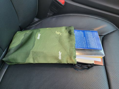 Used 2023 Jeep Grand Cherokee Limited w/ Luxury Tech Group II image 43