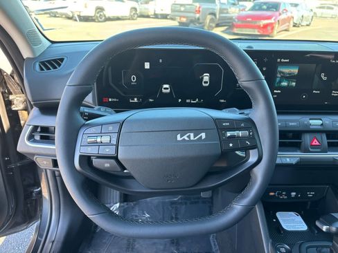 Used 2025 Kia K4 EX image 16