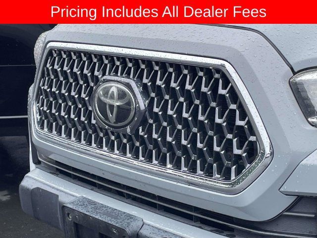 Used 2019 Toyota Tacoma TRD Off-Road w/ Technology Package AWD/4WD image 3