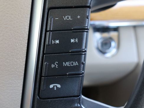 Used 2012 Lincoln MKS AWD image 31