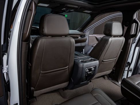 Used 2024 GMC Yukon Denali AWD/4WD image 35