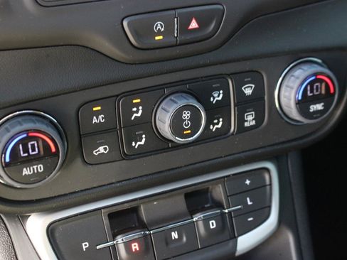 Used 2022 GMC Terrain SLE w/ Driver Convenience Package AWD/4WD image 27
