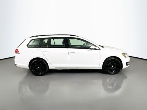 Used 2016 Volkswagen Golf S image 8