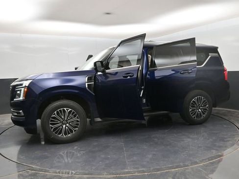 Certified 2025 Nissan Armada Platinum image 33