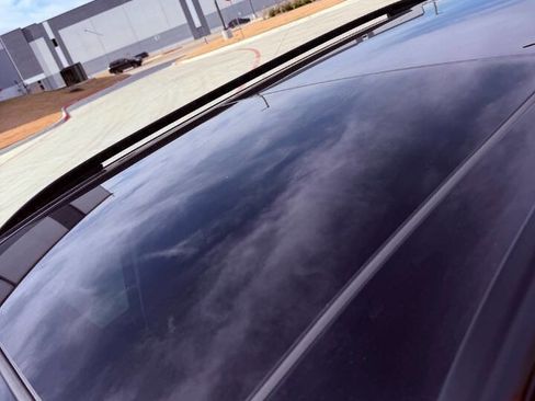 Used 2021 Volkswagen Tiguan SE image 8