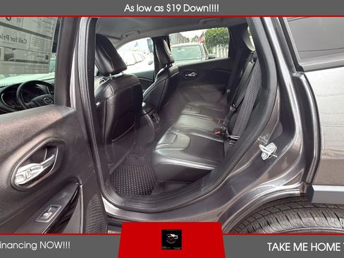 Used 2019 Jeep Cherokee Latitude Plus AWD/4WD image 14