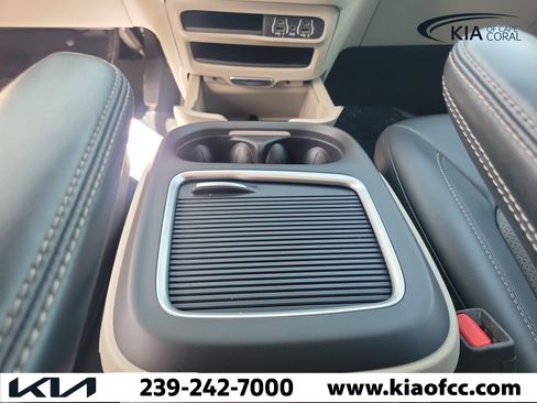 Used 2024 Chrysler Pacifica Touring-L FWD image 18