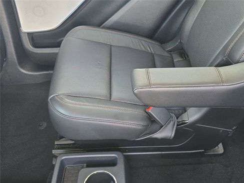 Used 2025 Lincoln Aviator Reserve w/ Equipment Group 201A image 17