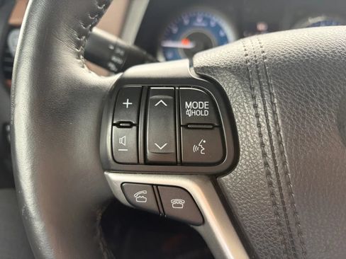 Used 2017 Toyota Sienna XLE Premium AWD/4WD image 31