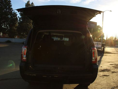 Used 2019 GMC Yukon XL SLT w/ Graphite Performance Edition image 33