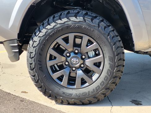 Certified 2021 Toyota Tacoma SR5 w/ Technology Package AWD/4WD image 8