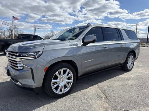 Used 2023 Chevrolet Suburban High Country w/ Max Trailering Package image 2