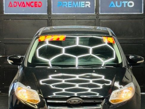 Used 2014 Ford Focus SE w/ Equipment Group 201A image 5