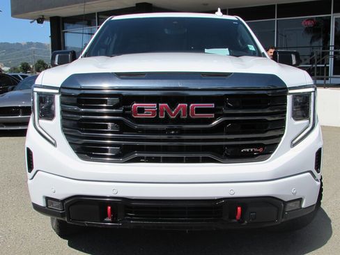 Used 2023 GMC Sierra 1500 AT4 w/ Technology Package AWD/4WD image 3
