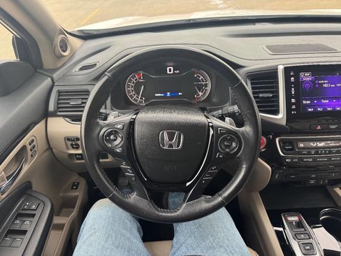 Used 2017 Honda Pilot Touring image 22