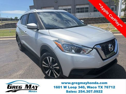 Used 2018 Nissan Kicks SV FWD image 1
