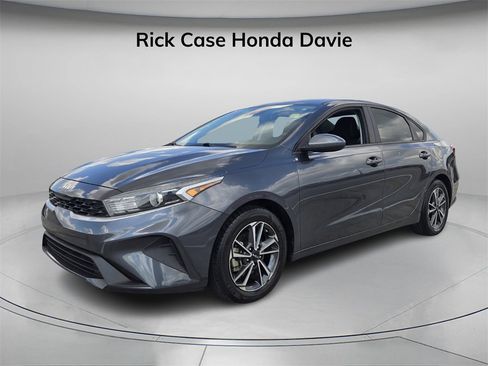Used 2022 Kia Forte LXS image 8