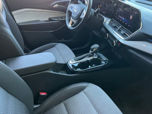 Used 2024 Chevrolet Trax LT w/ Driver Confidence Package image 18