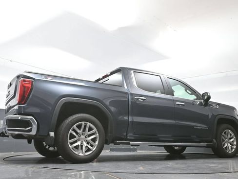 Used 2022 GMC Sierra 1500 SLT w/ SLT Premium Plus Package AWD/4WD image 17