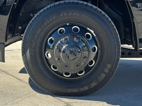 Used 2025 RAM 3500 Laramie w/ Night Edition image 32