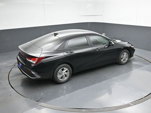 New 2026 Hyundai Elantra SE FWD image 21