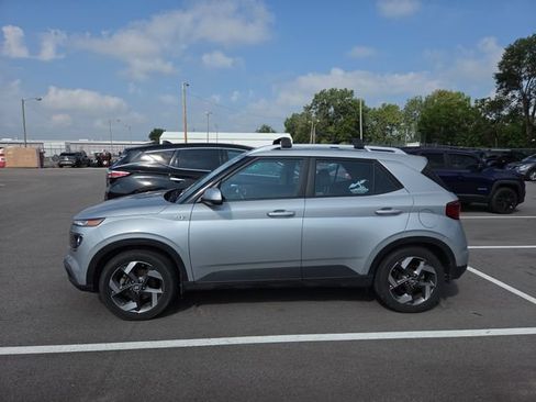 Certified 2022 Hyundai Venue SEL FWD image 1