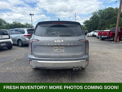 Used 2023 Kia Telluride EX w/ EX Captain's Chair Package FWD image 3