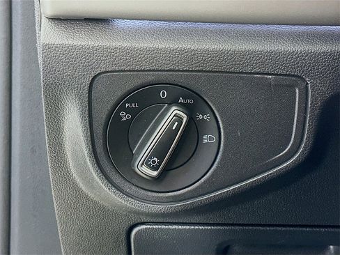 Used 2022 Volkswagen Atlas SEL Premium image 10