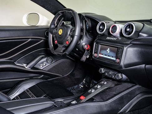 Used 2015 Ferrari California T image 17
