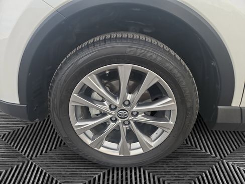 Used 2018 Toyota RAV4 Limited image 14