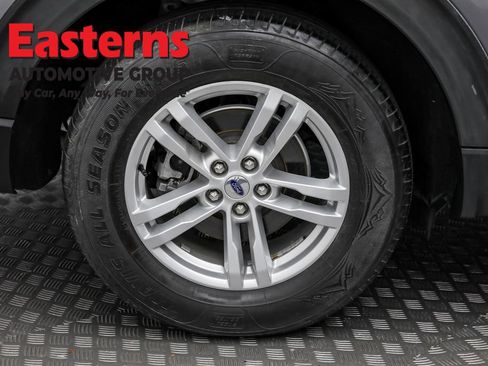 Used 2022 Ford Explorer XLT image 8