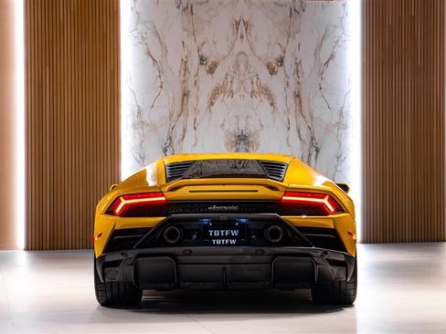 Used 2021 Lamborghini Huracan EVO RWD image 4