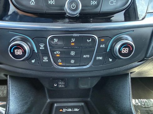 Used 2023 Chevrolet Traverse LT w/ LT Premium Package AWD/4WD image 41