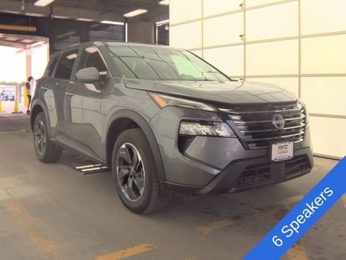 Used 2025 Nissan Rogue SV FWD image 2
