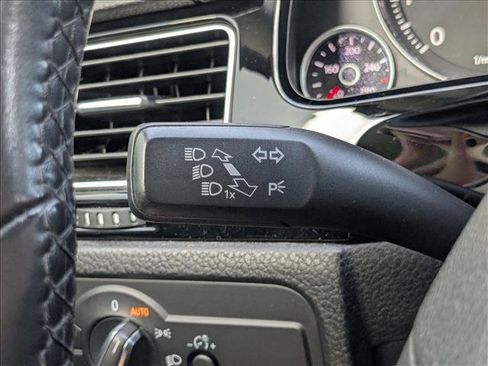 Used 2014 Volkswagen Touareg Sport image 6