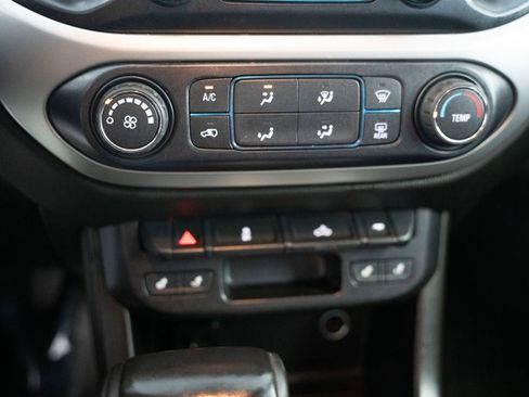 Used 2019 Chevrolet Colorado LT w/ LT Convenience Package AWD/4WD image 16