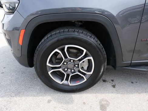 Used 2022 Jeep Grand Cherokee Trailhawk w/ ADV Protech Group II AWD/4WD image 13