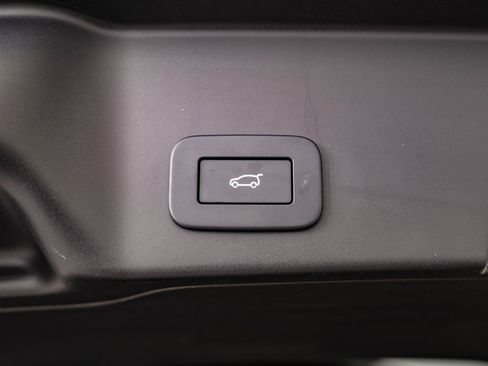 Used 2023 Land Rover Range Rover Evoque R-Dynamic SE image 22