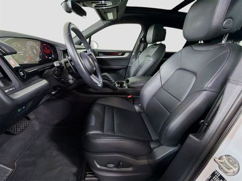 Used 2024 Porsche Cayenne Base image 12