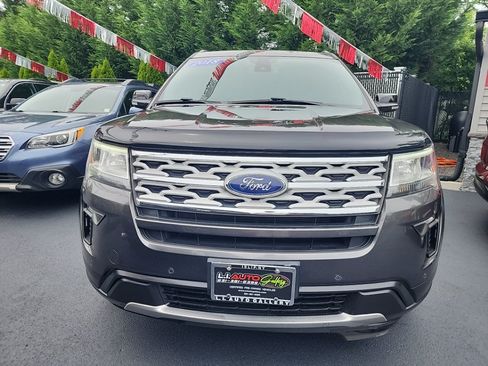 Used 2018 Ford Explorer XLT w/ Equipment Group 202A AWD/4WD image 5